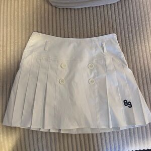 Stylish White Pleated Mini Skirt for Golf